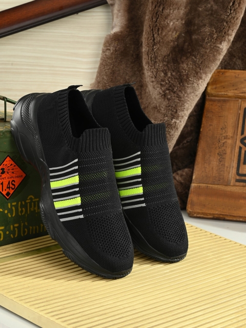 

Mactree Men Black Striped Sneakers
