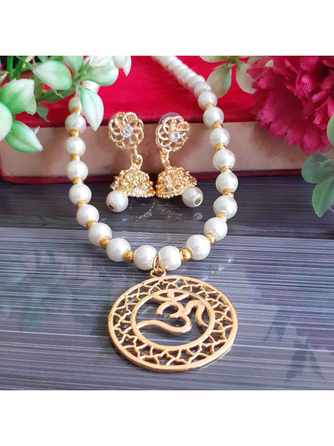 

RICH AND FAMOUS Gold-Plated White Pearl-Studded Jewelry Set