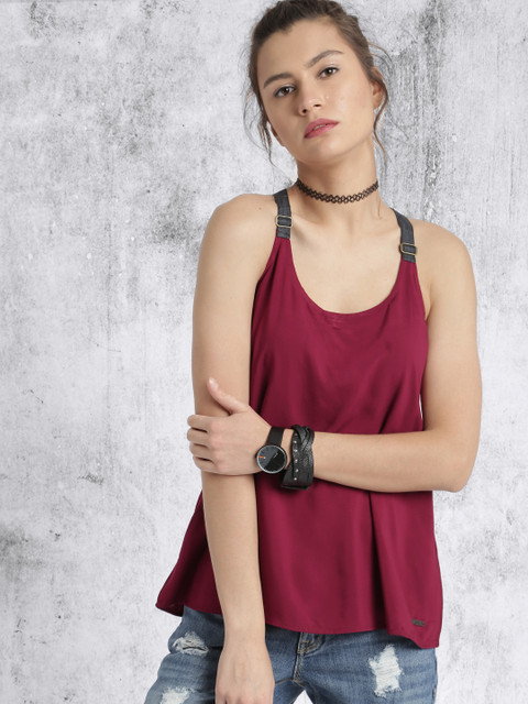 

Roadster Women Burgundy Solid Tank Top