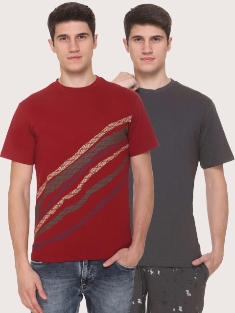 

Obaan Men Maroon Typography 2 Pockets T-shirt