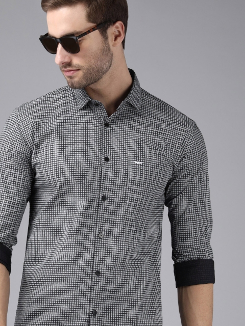 

Park Avenue Men Black Slim Fit Checked Pure Cotton Casual Shirt