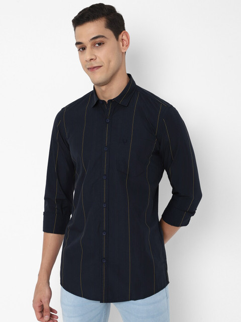

Allen Solly Sport Men Navy Blue Checked Casual Shirt