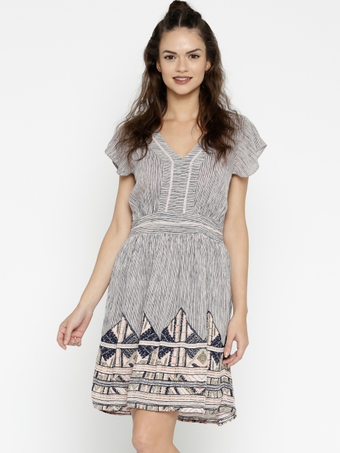 

Vero Moda Peach-Coloured Printed Fit and Flare Dress