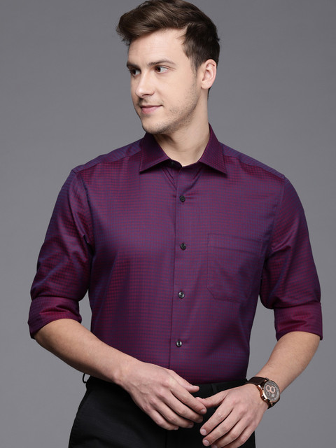 

Louis Philippe Men Magenta Purple Geometric Woven Design Pure Cotton Semiformal Shirt