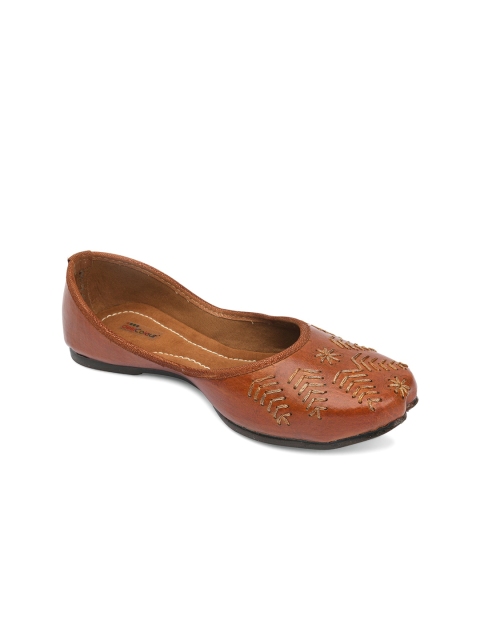 

DESI COLOUR Women Brown Ethnic Laser Cuts Mojari
