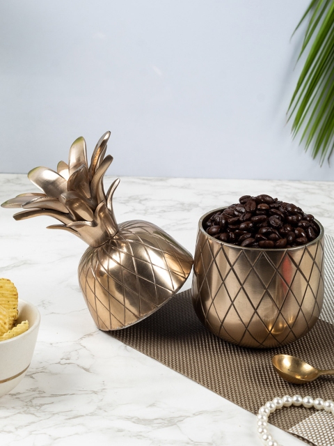 

MARKET99 Gold-Toned Metal Pineapple Table Decor