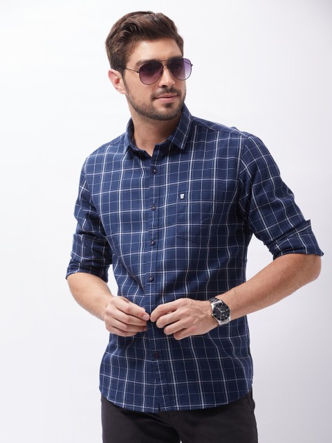 

Oxemberg Men Navy Blue Classic Slim Fit Checked Casual Shirt
