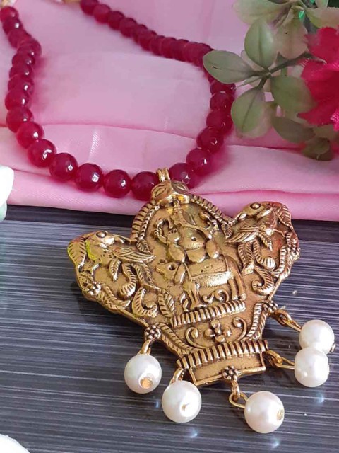 

RICH AND FAMOUS Red & Gold-Plated Agate, Quartz Stone, Brass Temple Necklace