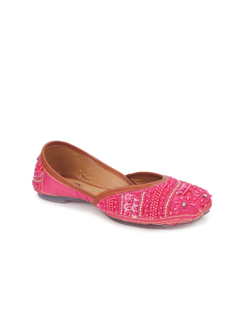 

The Desi Dulhan Women Pink Embellished Ethnic Mojaris