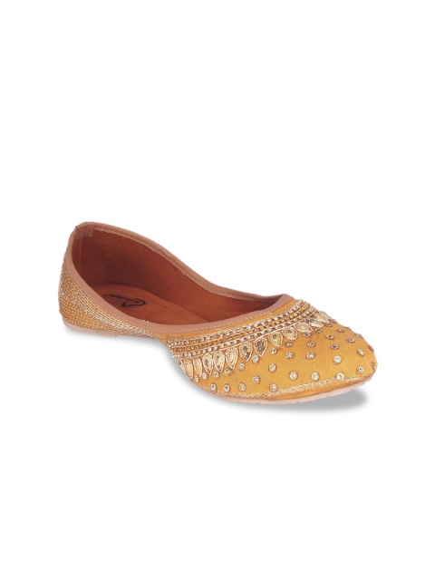 

The Desi Dulhan Women Brown Embellished Ethnic Mojaris