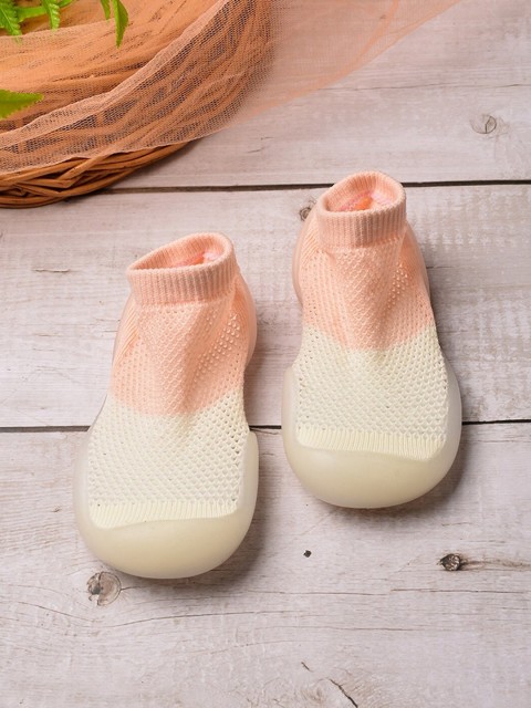 

POPLINS Infant Kids Pink & White Patterned Anti Skid Rubber Sole Ankle Length Socks