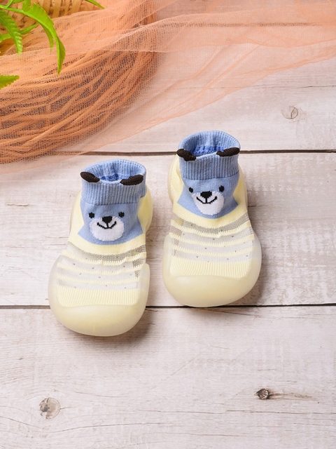 

POPLINS Kids Cream & Lavender Patterned Anti Skid Rubber Sole Ankle Length Socks