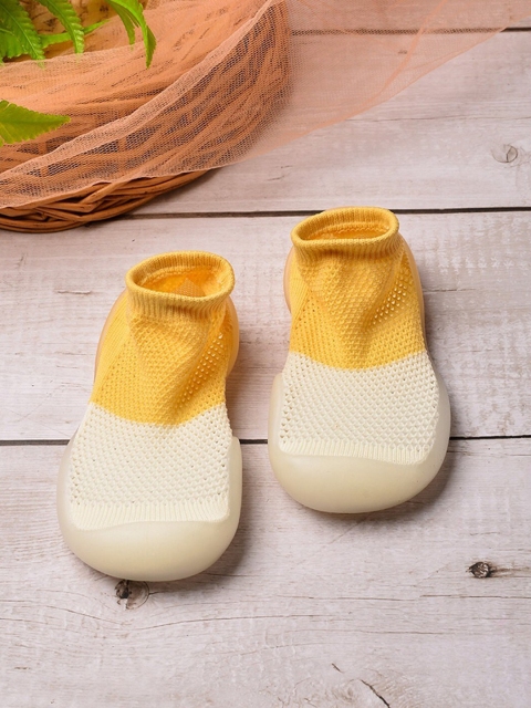 

POPLINS Kids Orange & Beige Patterned Ankle Length Cotton Skidders Socks