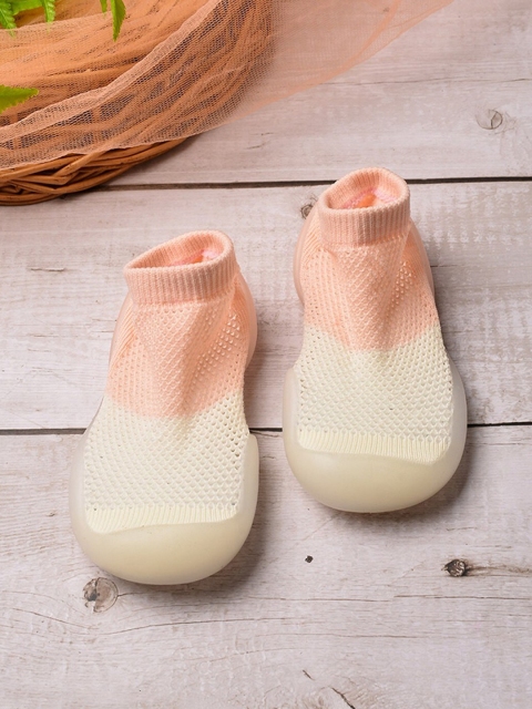 

POPLINS Infants Kids White & Pink Patterned Anti Skid Ankle-Length Socks