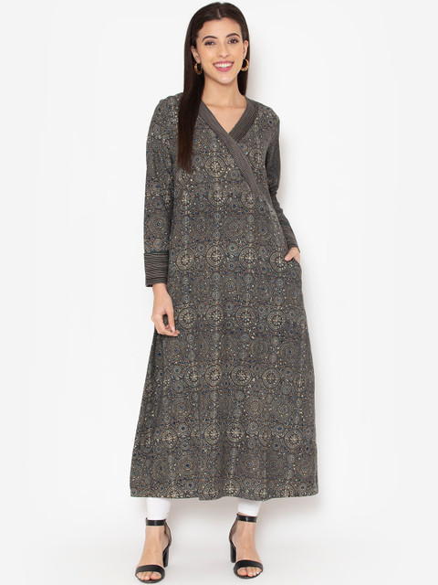

Ekmatra Women Black & Navy Blue Ethnic Motifs Striped Khadi Kurta