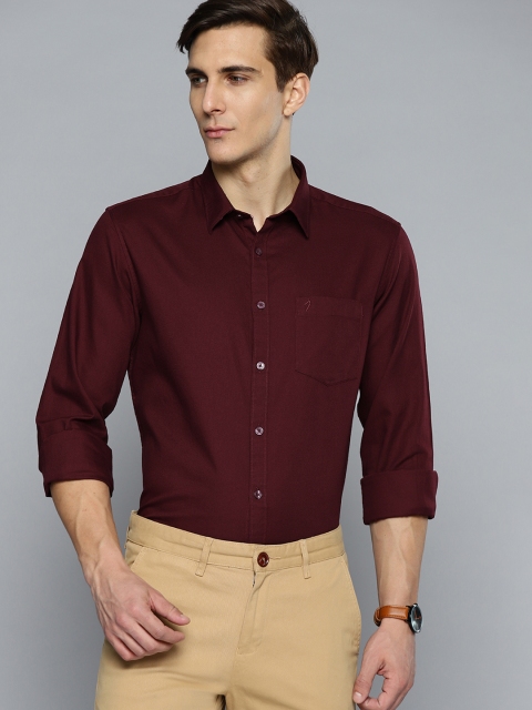 

Indian Terrain Men Maroon Pure Cotton Solid Chiseled Slim Fit Casual Shirt