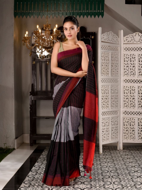 

Charukriti Black & Grey Colourblocked Woven Design Pure Cotton Saree