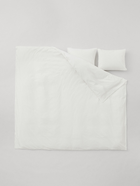 

H&M White Self Design Plumeti-Weave Double/King Duvet Cover Set