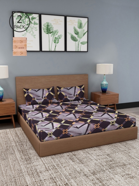 

Dhrohar Black & Coral Geometric 180 TC 2 King Bedsheet with 4 Pillow Covers