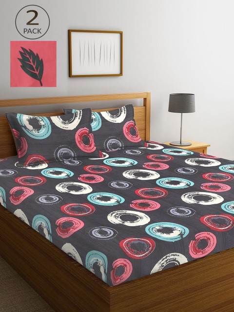 

KLOTTHE Grey & Red Geometric 210 TC 2 King Bedsheet with 4 Pillow Covers