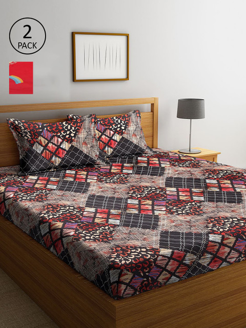 

KLOTTHE Brown & Red Geometric 210 TC 2 King Bedsheet with 4 Pillow Covers
