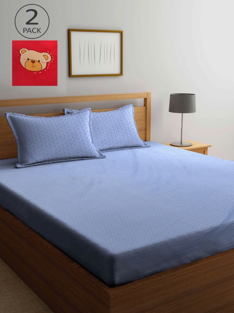

KLOTTHE Blue & Red Geometric 210 TC 2 King Bedsheet with 4 Pillow Covers