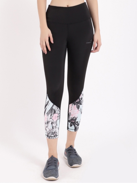 

STUDIOACTIV Women Black & White Printed Capris