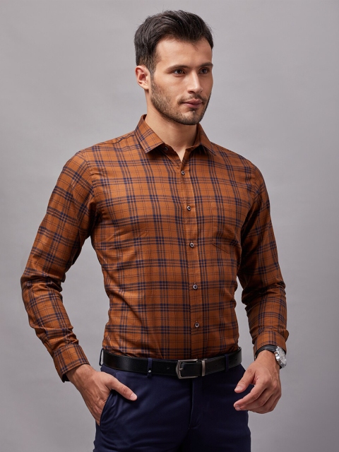 

Oxemberg Men Brown Classic Slim Fit Checked Casual Shirt