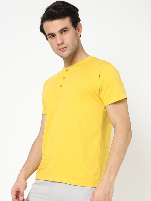 

Bewakoof Men Yellow Solid Regular Fit Cotton T-Shirt