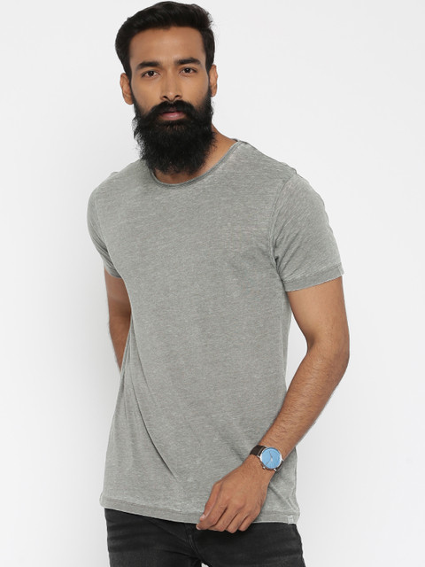 

Voi Jeans Men Grey Solid Round Neck T-shirt