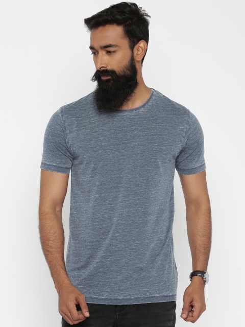 

Voi Jeans Men Navy Solid Round Neck T-shirt, Navy blue