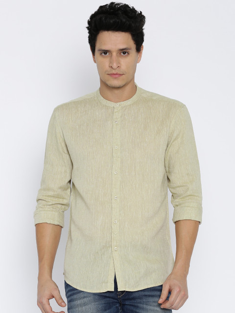 

Voi Jeans Men Beige Slim Fit Solid Casual Shirt