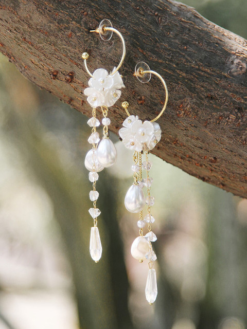 

Kazo Women White & Gold-Toned Contemporary Drop Earrings