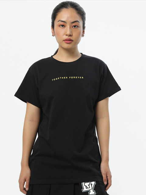 

Bewakoof Women Black Jerry Printed Cotton T-shirt