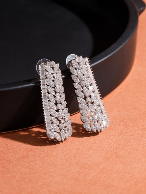 

shaze Silver-Toned Classic Studs Earrings