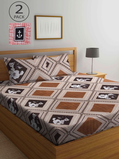 

KLOTTHE Red & White Geometric 210 TC 2 King Bedsheet with 4 Pillow Covers