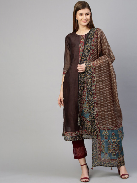 

FASHOR Women Brown Floral Embellished Gotta Patti Chanderi Silk Chanderi Silk Kurta