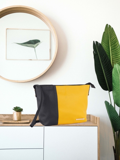 

Lapis O Lupo Black Colourblocked Structured Sling Bag
