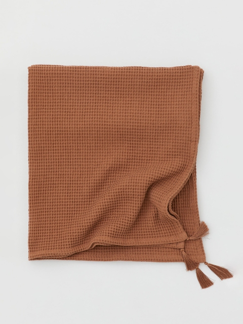 

H&M Girls Brown Solid Waffled Cotton Blanket