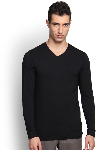 

Blackberrys Men Black Solid Slim Fit V-Neck T-shirt
