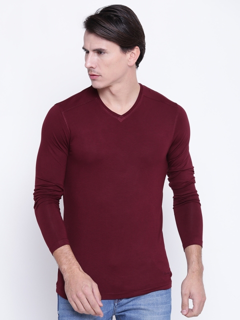 

Blackberrys Men Burgundy Solid V-Neck T-shirt