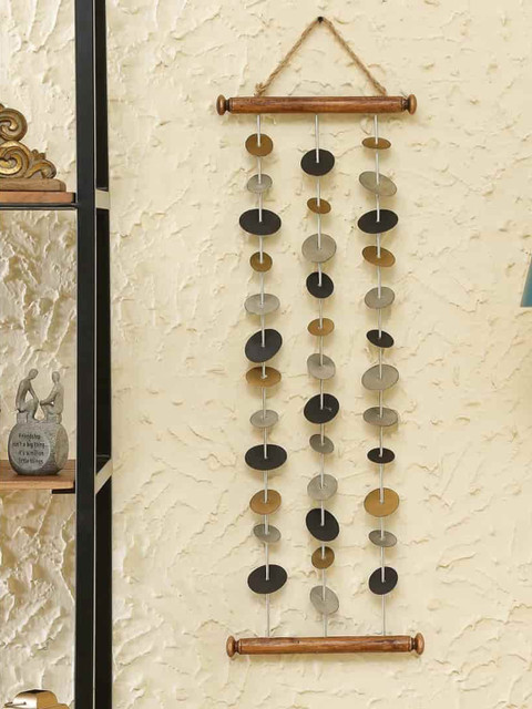 

vedas Metallic-Toned W-Oja Wall Dcor