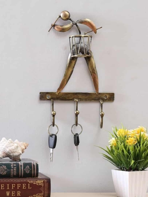 

vedas Metallic-Toned U-Hand Drum Hook Key Holder