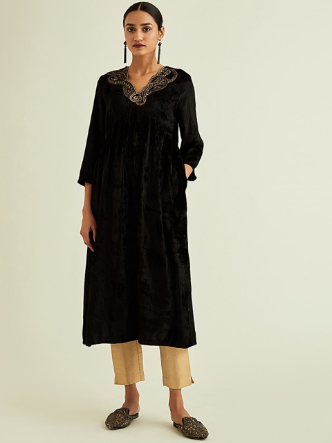 

Ancestry Women Black Geometric Embroidered Thread Work Velvet Anarkali Kurta