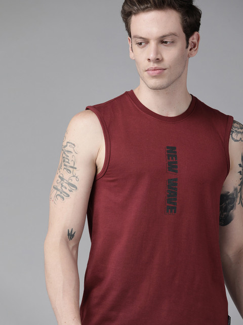 

Roadster Men Maroon & Black Typography Printed Hooded Pure Cotton T-shirt