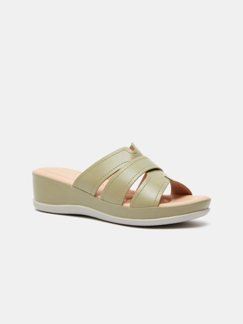

shoexpress Green Textured Platform Heels