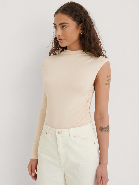 

NA-KD Women Cream Solid Ruched Top