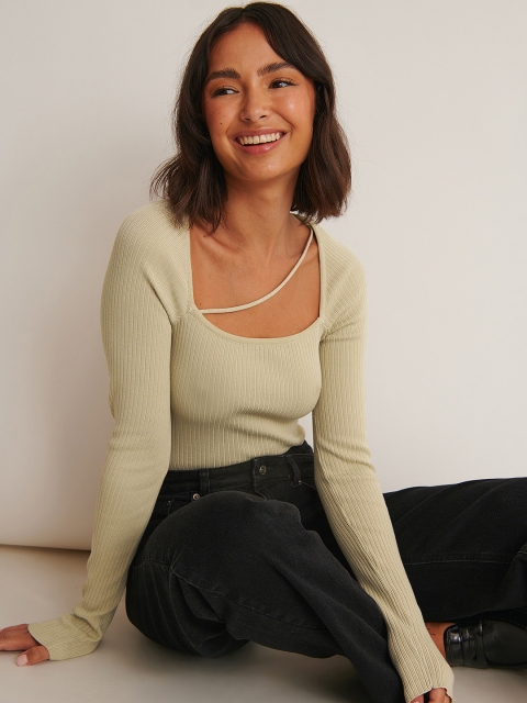 

NA-KD x SOFIA COELHO Beige With A Tinge Of Green Square Neck Ribbed Top
