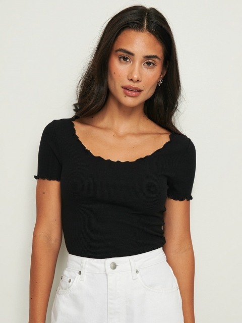 

NA-KD Black Round Neck Lettuce Edge Ribbed Top