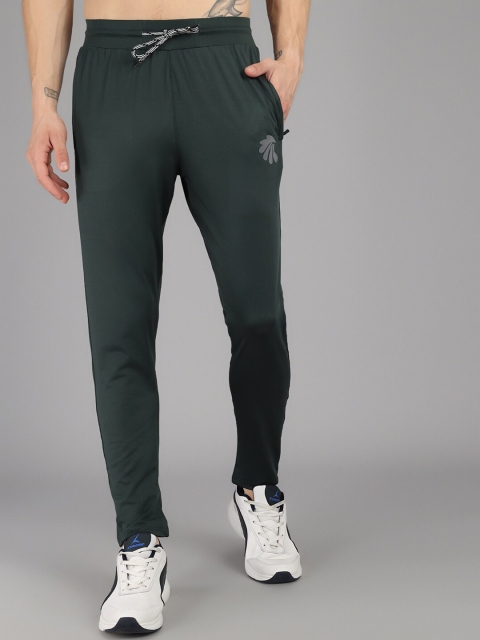 

Gallus Men Green Solid Regular-Fit Dry-Fit Track Pant